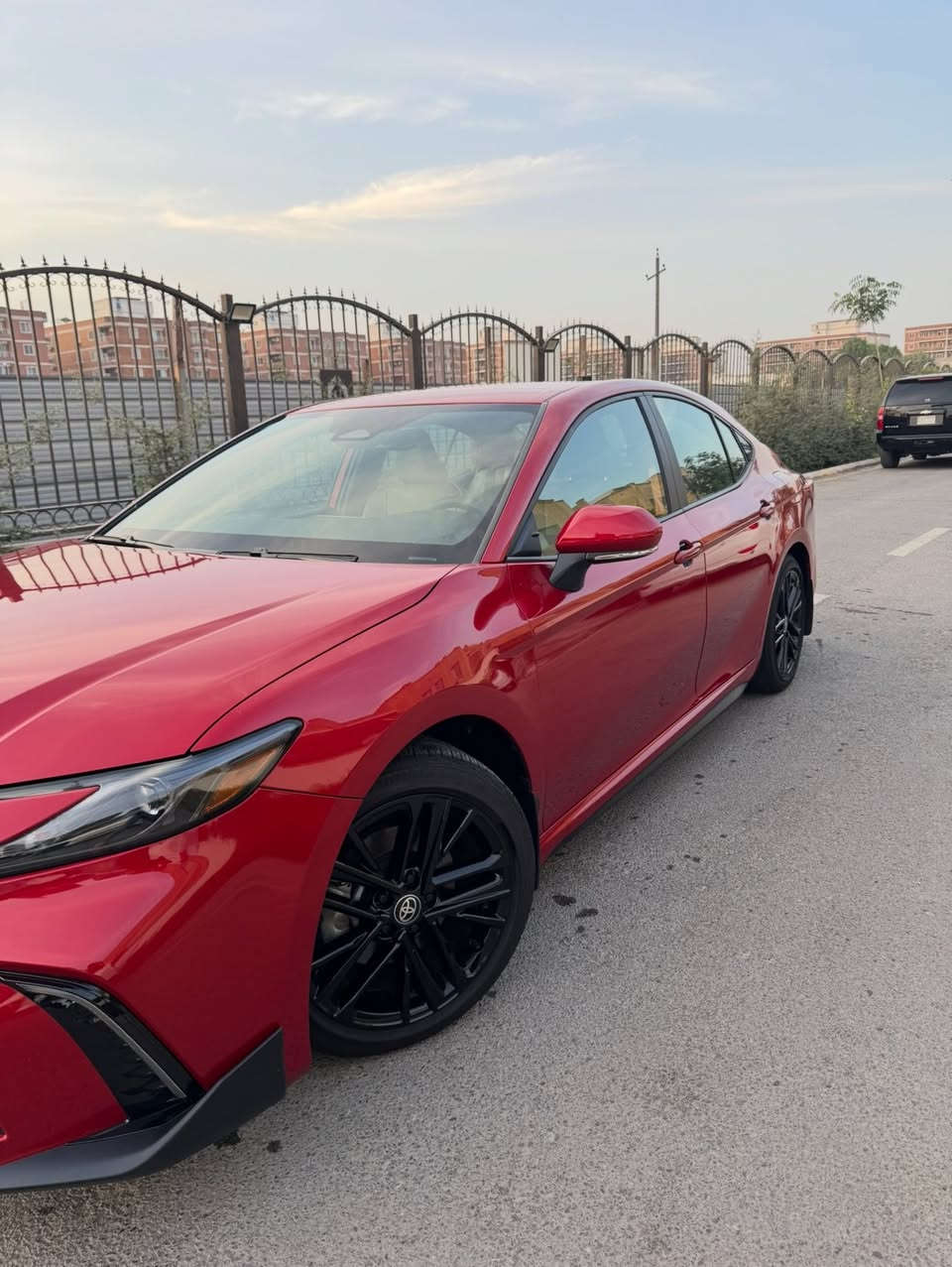 كامري هايبرد ٢٠٢٥ للبيع مواصفات SE بلاك ادشن 
السيارة نظيفة جداً ماشيه ١١ الف ميل نص فول ، بصمة وشاشه وكاميرة ورادار امامي وتوقف ذاتي وتحديد مسار وحساسات جانبيه بالمري وشاحن وايرلس وتحكم ستيرن جهتين وشفتات بالستيرن و ٣ وضعيات قيادة وكراسي جلد وكهرباء وقطعتين تبريد وبلوجكترات اماميه محرك ٢٥٠٠ و ٤ سلندر  السيارة بدون صبغ بدون ايرباك حادثها جاملغ خلفي وحافة الصندوق راجعات بارد ونص الدعاميه صبغ فقط ، السيارة بأسمي مكانها بغداد / حي العدل 
السعر ٢٣٣ وبيها مجال للاتصال ***********
