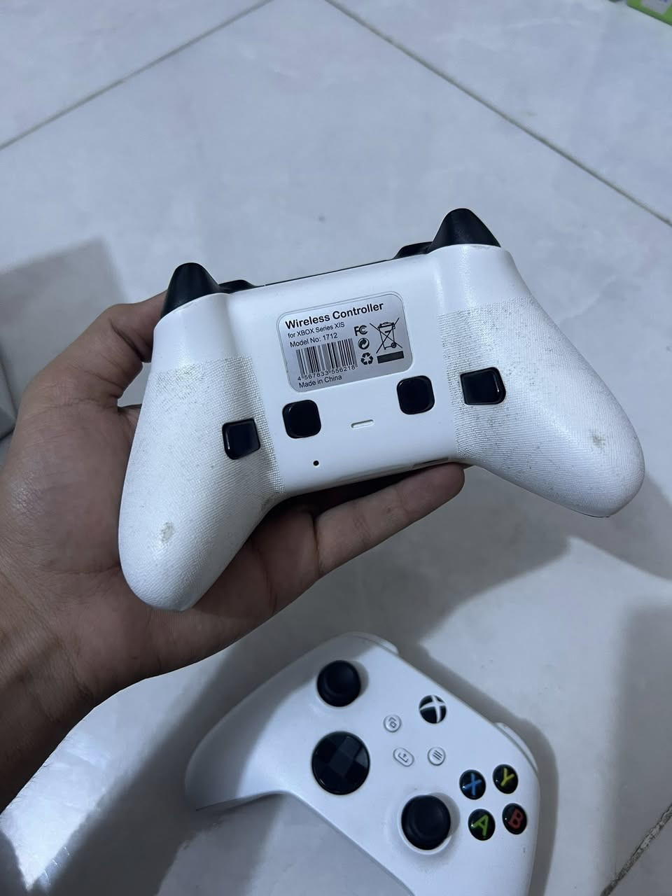 السلام عليكم اكس بوكس سيريس اس للبيع  نضيف شخط ممشخوط ولا داخل مصلح ابد الجهاز نضيف بشكل يجي وي الجهاز كيبلHD او كيبل وايفاي او 3كراتين او يدتين  وحدة حترافية او وحدة عادي اثنينهن اصليات او يجي ويا مبرد اكي بوكس يبرد الجهاز او يجي ويا هارد او يتكون من 1000 لعبة اذا مو اكثر اوي ذاكرة الجهاز 512 او تجي ويا فيفا24 او25 او26 او بي فورزا هورايزن5 او جي تي اي كل العاب الي بالك موجودة للاستفسار *********** متواجد واتساب  السعر 500 او بي مجال العنوان بغداد الشعب
