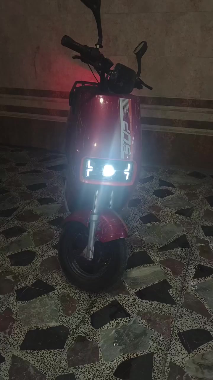 سلام عليكم دراجه شحن للبيع
دراجه نضيفه وحلوه نصق بطاريه وحده فقططط وباقي الربعه نضيفات تطلع عليهك سعرها ٣٠الف والباقي كله جديد وعل فحص كهربائيات كلها شغاله تمشي بل شحنه الواحدة ٢٠ال ٢٥كيلو وذا حطيت بطاريه ل 5 تمشيك ٤٠كيلو 

سعرها ٢٨٠وبيها مجال
تواصل واتساب ***********
