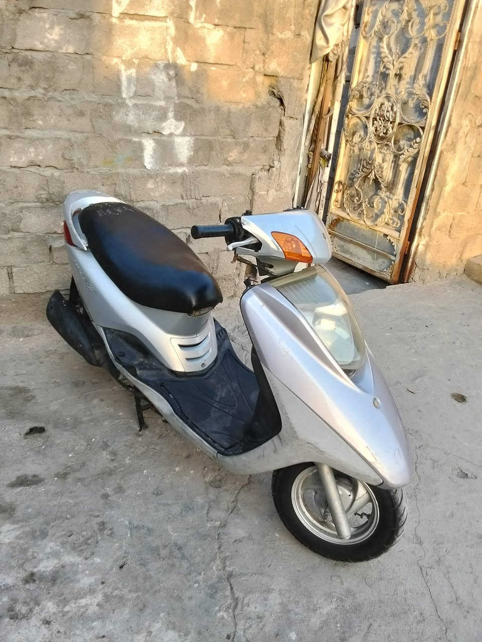 السلام عليكم للبيع ابريز ياباني زيرو الدراجه كل الجديده بحاله الشركه السعر 800 بيهاج بيها مجال قليل *********** العنوان ساحه السعد
