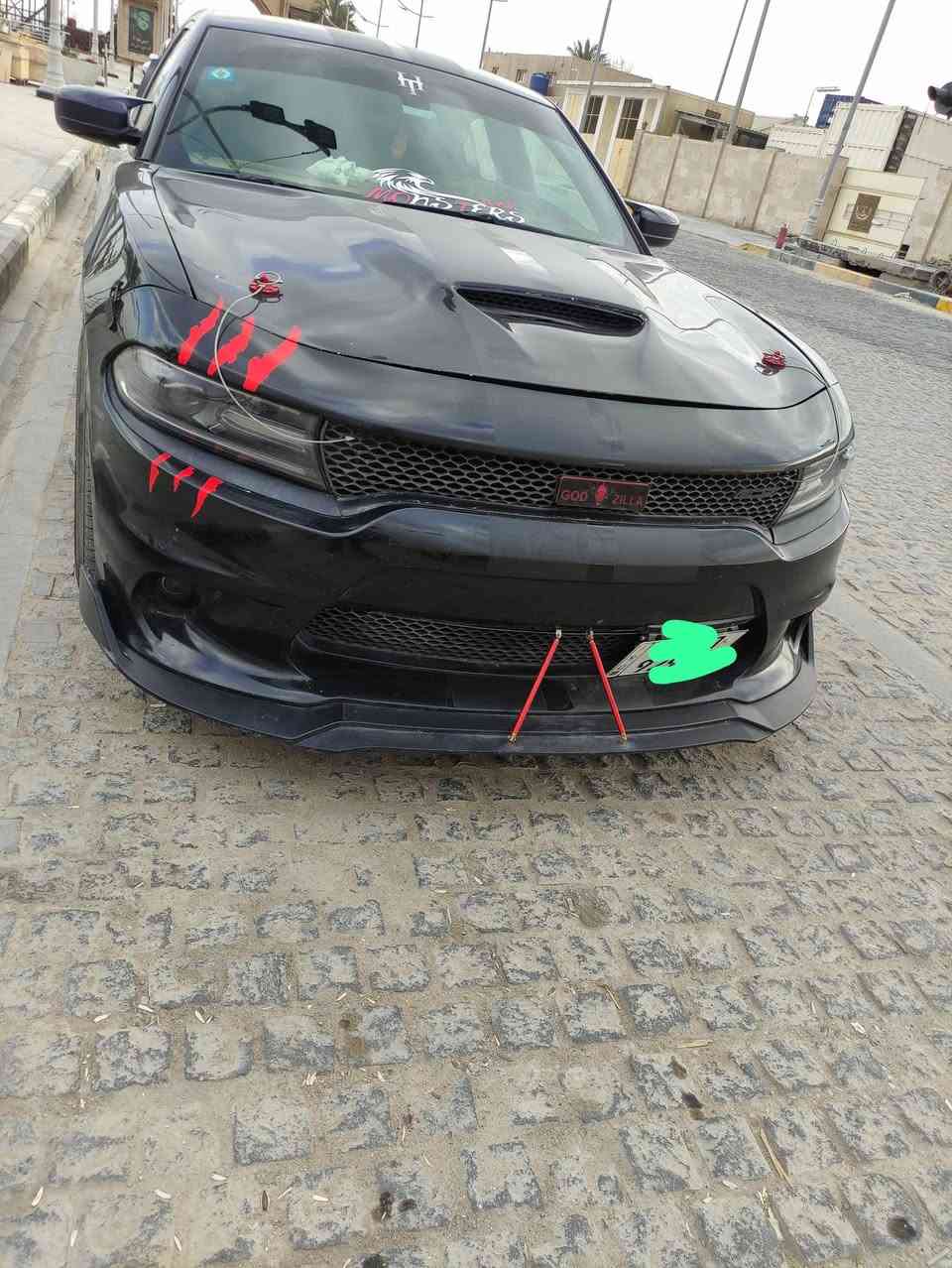 السلام عليكم دودج تشارجر آر تي السيارة موديل ٢٠١٦ كلين تايتل سرقة باب السائق و راجع بلادي بدون صبغ محدثة SRT بالكامل حتى حجر البيئة مالتها شديته جديد مالت SRT دركة SRT أويل كاج كان ويلات فيرادة تخم تايرات جديد عيون الشيطان ليد متغير مكينة كير نظيفات أدامة كاملة ماي الراديتر من موتل سعره ورقة مع تنظيف الراديتر خطة SRT لحية و جكات لحية و دفيوزر  و أكزوز HT POWER دهن موتل أصلي 8100 رقمي لباقي التفاصيل ***********
