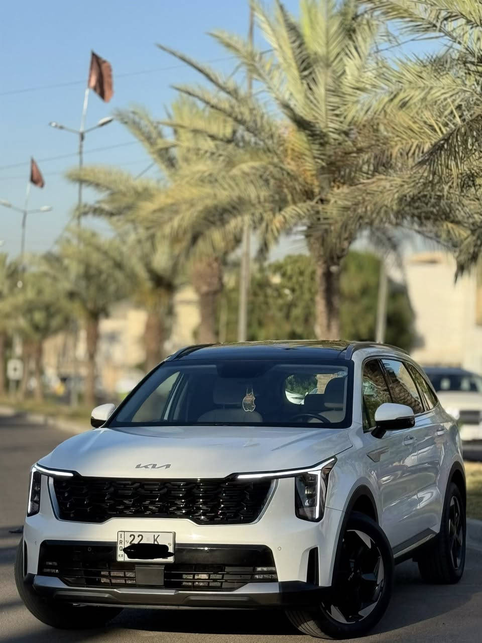 � للبيع كيا سورينتو 2024  🚘
المواصفات 
بانوراما
داتا شو 

🔹 موديل: 2024
🔹 المحرك: 3.500 v6
🔹 ناقل حركة أوتوماتيك DCT بـ 8 سرعات
ماشية ٥٥ الف كيلو
🔹 3 صفوف مقاعد (6 أو 7 ركاب)
🔹 شاشة معلومات وترفيه 12.3 إنج
🔹 شاشة عدادات رقمية 12.3 إنج
🔹 Apple CarPlay & Android Auto لاسلكي
🔹 نظام ملاحة GPS
🔹 شاحن لاسلكي للموبايل
🔹 كاميرا امامية+ خلفية
🔹 كاميرات نقاط عمياء داخل العدادات
🔹 حساسات أمامية وخلفية
🔹 مثبت سرعة ذكي (رادار)
🔹 الحفاظ على المسار ومساعد القيادة
🔹 تحذير الاصطدام الأمامي مع فرملة تلقائية
🔹 تحذير الخروج عن المسار
🔹 مراقبة النقطة العمياء
🔹 تشغيل بصمة ودخول ذكي
🔹 مقاعد مخمل فاخرة
🔹 مقود مدفأ
🔹 نظام صوت Bose فاخر 12 سماعة
🔹 باب خلفي كهربائي ذكي
🔹 إضاءة LED كاملة أمامية وخلفية
🔹 جنوط رياضية قياس 20 إنج
🔹 USB-C لجميع الصفوف
🔹 ستائر خلفية ومخارج كهرباء 115V
🔹 عدة أنظمة قيادة (Eco / Sport / Smart / Snow)  

وبقية المواصفات المعروفة

مكفولة من الصبغ والبارد
والتبديل والدبل كود

بيه رصعتين باب الصدر + باب الورا 

وجاهزه للفحص باي مكان يعجبك 
رقم اربيل تحويل بنفس اليوم 

السعر ٢٩٢$
بي مجال بسيط حك الجية 

العنوان بغداد الكرخ 
***********
