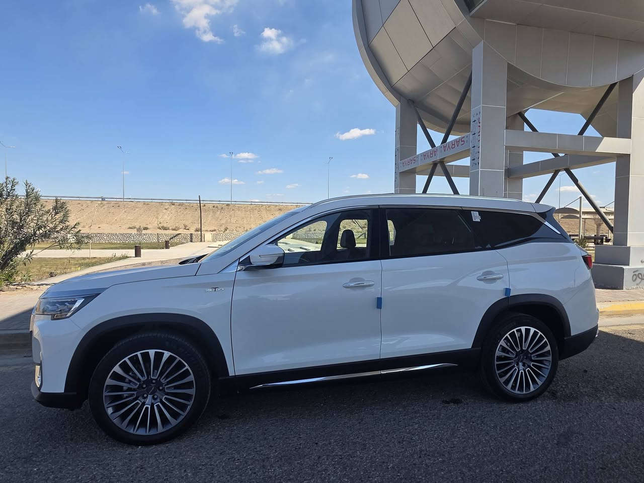 #للبيع جيتور X90 Plus luxury
موديل 2024 فول مواصفات 

محرك 2000 توربو 

7 راكب 

وكالة جيتور بعدها داخل الضمان 

ماشية 20 الف كيلو متر 

رقم اربيل بأسمي 

بانوراما 

بصمة 

صندوق كهرباء 

سماعات سوني 

كشنات جلد عنابي 

كشن خزن ميموري 

شاحن وايرليس 

ويل 20 
السعر / 188 ومجال

مكان السيارة / فلوجة - بغداد


**إذا كنت صاحب هذا الإعلان وتريد حذفه لأي سبب، رجاءا أرسل رسالة إلى الدعم الفني**