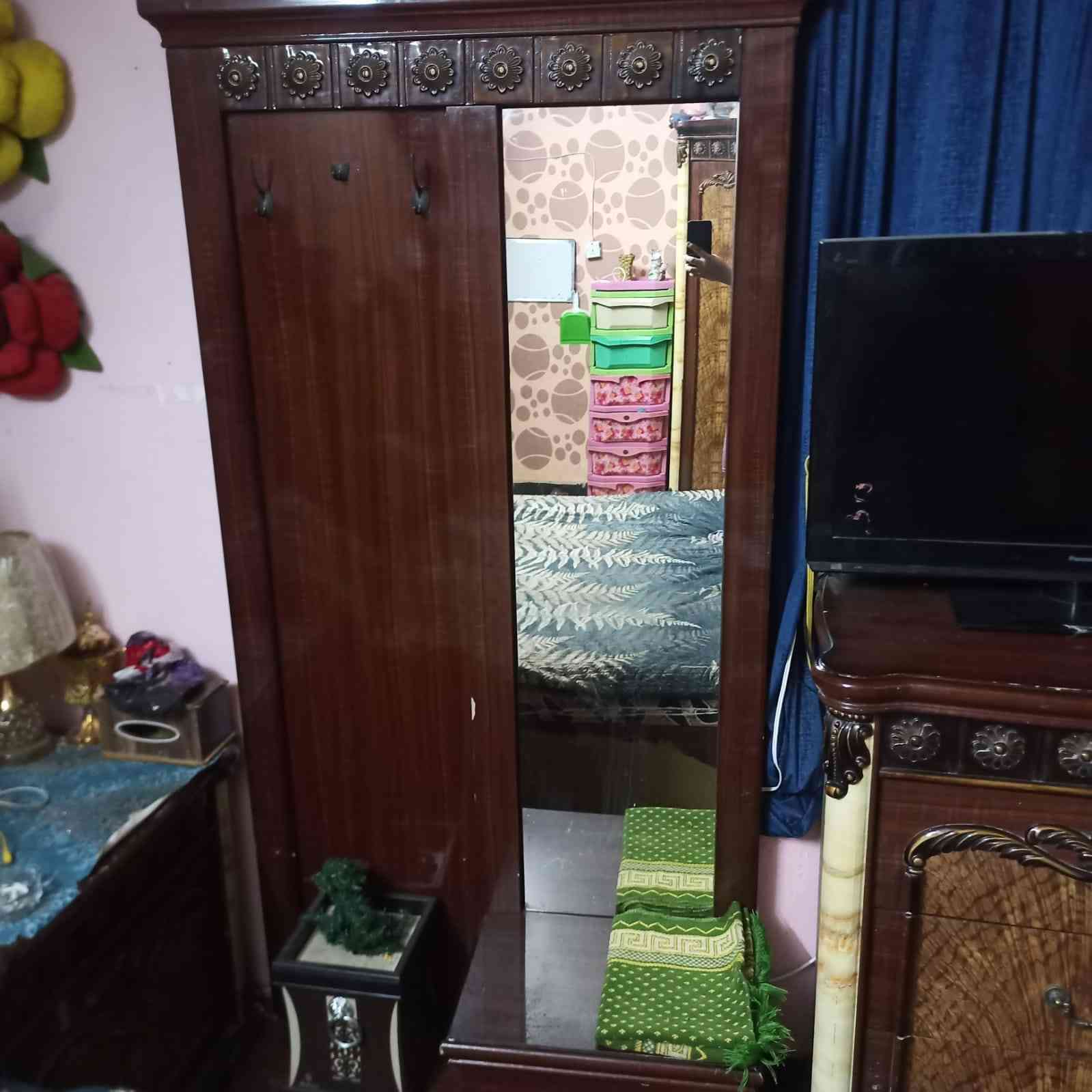 السلام عليكم غرفه نوم للبيع سعر 250 وبيه مجال وذا اكو مراوس عادي العنوان فلوجه حي الوحد خلف احمد ياسين التواصل عله رقم *********** اتصال و واتساب بي
