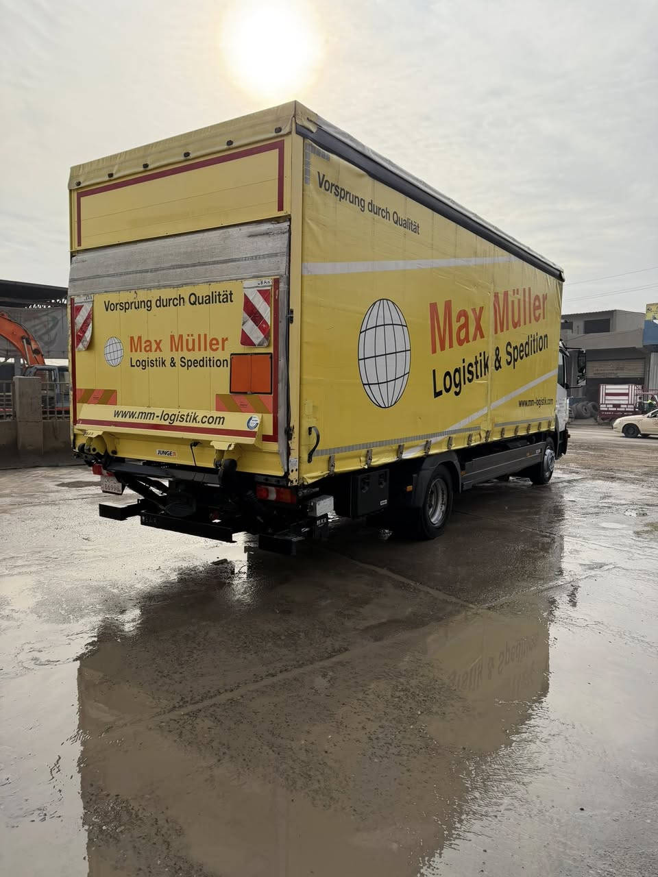 السلام عليكم
اتيكو 2016 ترقيم جديد 

ماشيه 460 فول مواصفات 

بدي مسرح 7 وربع كير اوتماتيك حجم 1224
*********** مكانها بغداد
