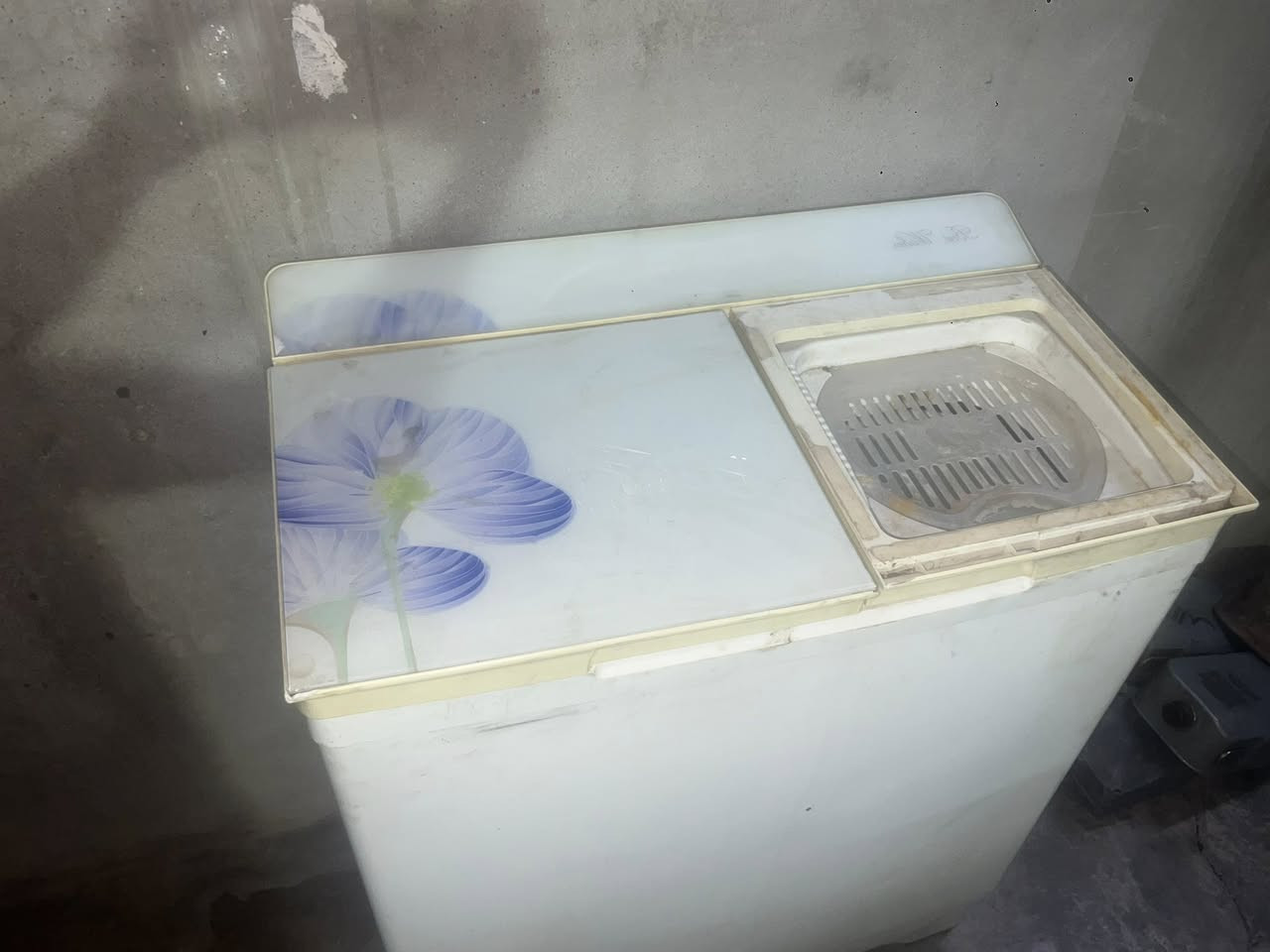 غساله البيع كل عيب مابيه سعره ٥٠الف وبيه مجال ***********
