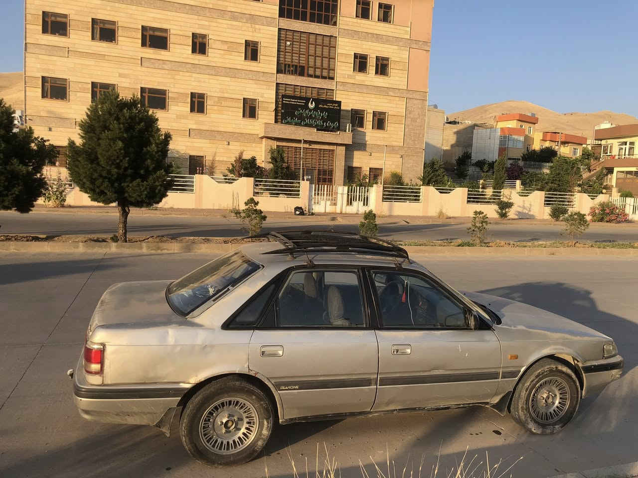 بە ناوی خوای گەورە
مازدا ٦٢٦  مۆدێل ١٩٩٠ 
ڕەقەم هەولێر تەحویل وەکالە بڕاوە خەرامە بەشەرت
سەنەوی تا ساڵێکی تر تازەیە و ساحێب سەنەوی لە سلێمانییە مەکینە ٨ بەخ ماڵی کەسابەت کەمێک مەسرەفی هەیە دوای مەعامەلە دەگێردەێتەوە 
٣٥ گەڵا و مەعامەلە 
***********
