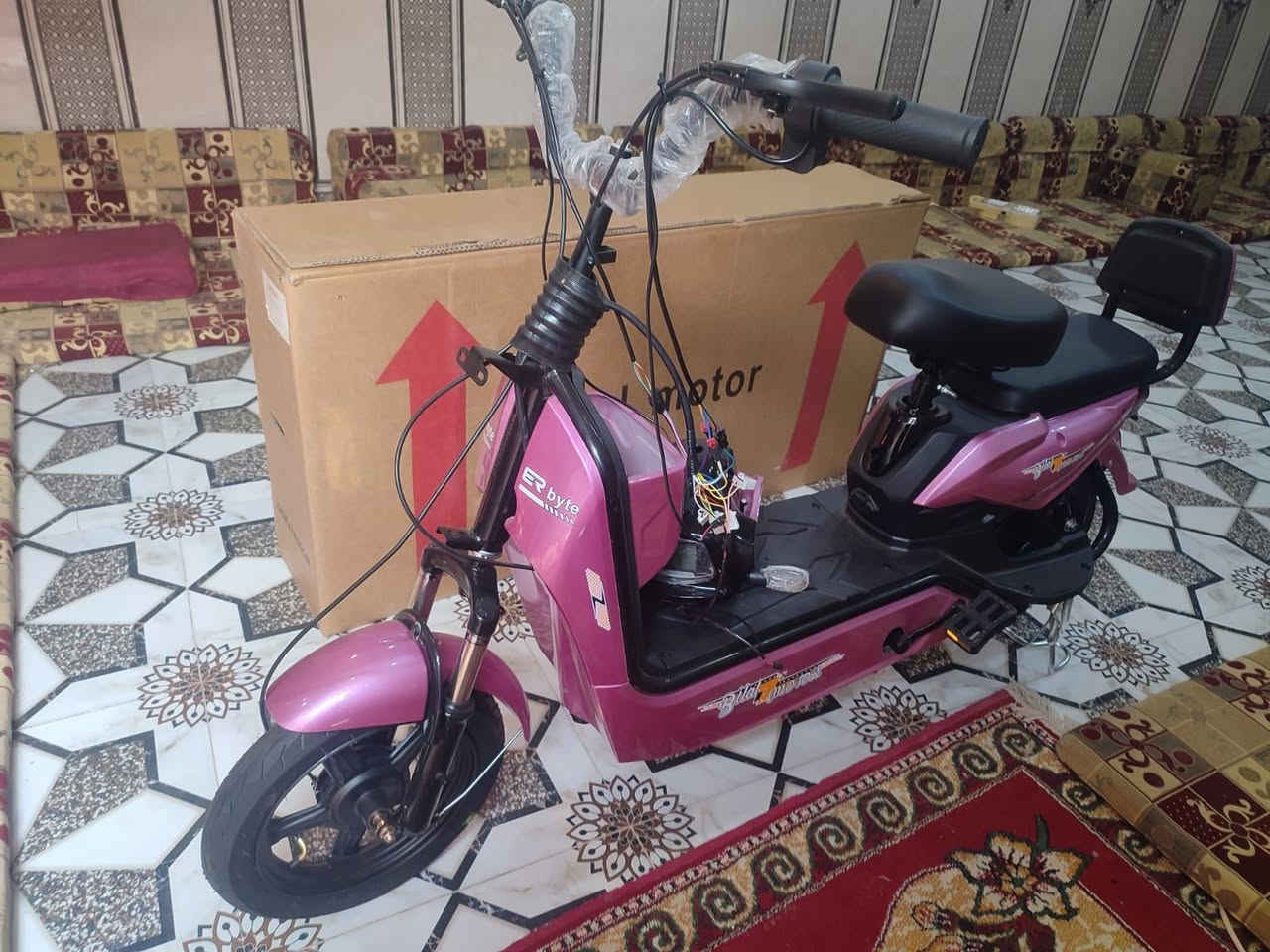 السلام عليكم شباب دراجه شحن جديده بالكارتون ماماشيه للبيع استفسار ع واتساب ***********
