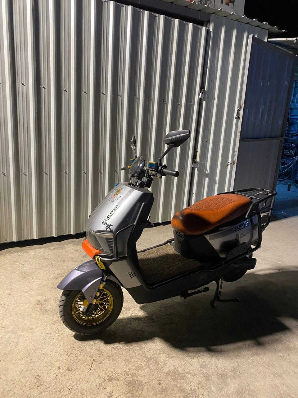 سلام عليكم 
675
دراجه شحن
6 باتريات
مكاني غزاليه
***********
مستعجل على بيعتها
