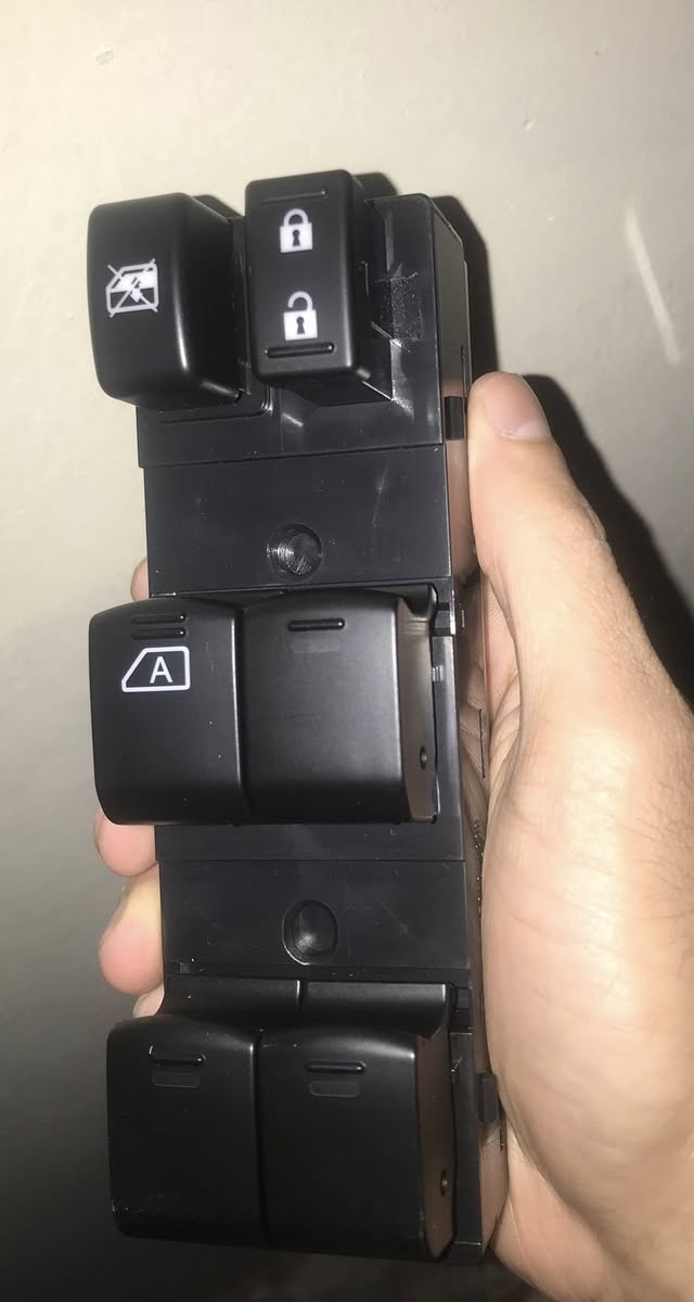 ادوات نيفارا  اخوان كله جديد درجة نوعية ممتازة وكيل 
شريط ستيرن 
كيلون باب
يدة بدي
عظم باب تحكم جام 
متوفر توصيل


**إذا كنت صاحب هذا الإعلان وتريد حذفه لأي سبب، رجاءا أرسل رسالة إلى الدعم الفني**