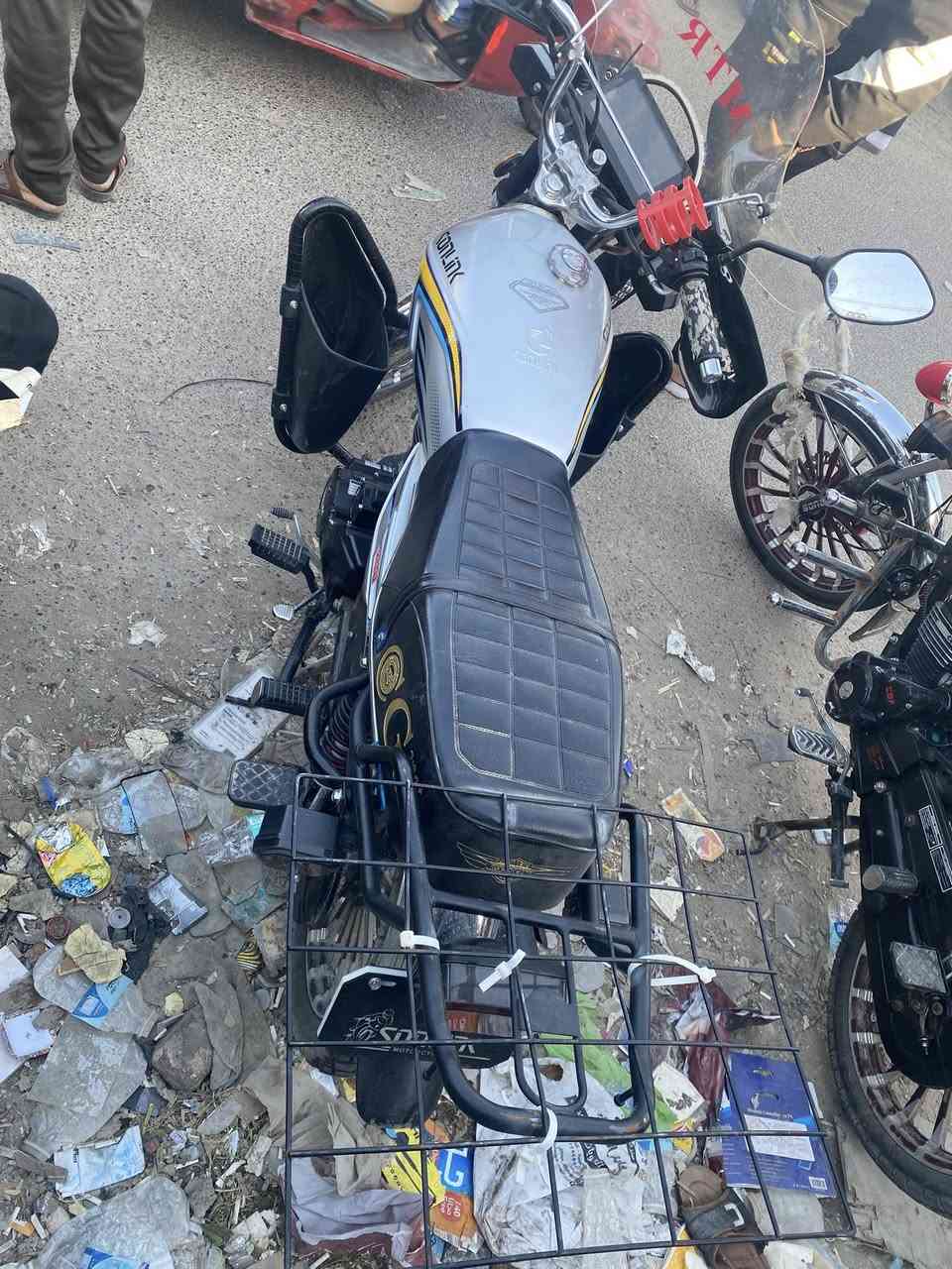 السلام عليكم ايراني موديل2025للبيع مكينه سوده دراجه خير من الله بعدهي زيرو دراجه بيه درع وجامه ومصدات سعر ٩٠٠مكان بغداد الحسينيه مال راشديه رقم ***********
