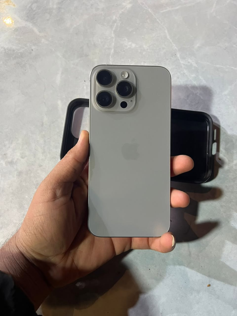 ايفون ١٥ برو ماكس للبيع 
الجهاز نضيف زلغ مابيه وتر
الون تيتانيوم 
الذاكرة ٢٥٦
البطاريه ٨٦ نزلت بسبب التحديث 
عدد دورات الشحن ٦١٤
الجهاز كلش نضيف تجي وشوف 
وشرق اوسط وكارتون موجوده 
 السعر ١١٠٠ وبيه مجال 
الجهاز يسوه تراا 
العنون البلديات تقاطع الكهرباء 

***********
