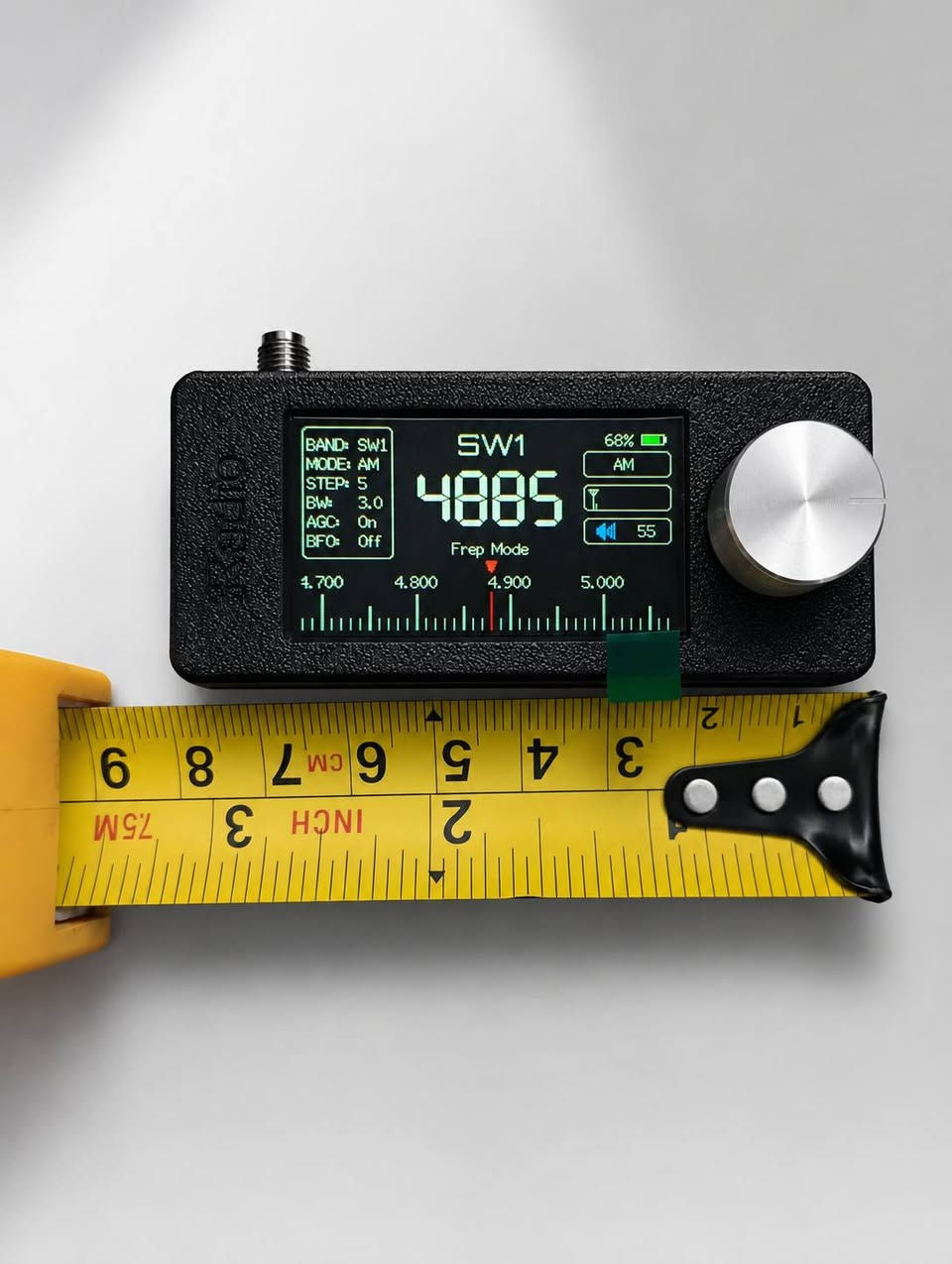 📻✨ **اكتشف العالم من مكانك مع أقوى جهاز استقبال راديو (SDR) احترافي!** ✨📻
هل تبحث عن تجربة استماع لا مثيل لها؟ هل تعبت من الأجهزة العادية وضعف الإشارة؟ نقدم لك اليوم التحفة الهندسية والوحش الكاسر في عالم الاتصالات اللاسلكية! 🌍📡
🛡️ **صلابة هيكل لا تُضاهى:**
ودّع الأجهزة البلاستيكية الخفيفة والهشة! هذا الجهاز مصمم بغلاف معدني صلب وسميك جداً. متانة حديدية تفوق كل الأجهزة في فئته، مصمم ليتحمل ويعيش معك طويلاً بملمس يعكس الفخامة والجودة الحقيقية. 💪🛠️
🍩 **هوائي الـ "دونات" (Donut Antenna) الاحترافي:**
السر الحقيقي يكمن هنا! هذه ليست "دونات" تجارية عادية كالتي تملأ الأسواق، بل هي **نسخة احترافية مغناطيسية (Donut WB Antenna)** مصممة خصيصاً لاصطياد أضعف الإشارات من ما وراء المحيطات! 🌊
يتميز بقوة سحب جبارة وخيالية لموجات الـ **FM** والـ **AM**، مما يوفر لك صفاءً ونقاءً صوتياً سيبهرك. 🎶
🎯 **أبرز المميزات والمواصفات الحقيقية للجهاز:**
 * 🎛️ **تغطية ترددية واسعة جداً:** يسحب الموجات بكفاءة تامة من **10 كيلو هرتز (10kHz) وحتى 180 ميجا هرتز (180MHz)**، ليضع محطات العالم كلها بين يديك.
 * 📺 **شاشة ملونة عالية الدقة:** استمتع بتجربة بصرية مذهلة مع ميزة (تحليل الطيف والشلال Spectrum & Waterfall)، لترى الإشارات وتتتبعها أمام عينيك بكل دقة! 📊
 * 🔇 **تقنية عزل الضوضاء الذكية:** مزود بأنظمة متطورة للقضاء على التشويش والضوضاء، لتحصل على إشارة صافية حتى في أصعب الظروف.
 * 🧲 **سحب إشارات بعيدة المدى:** سواء كنت تبحث عن محطات إذاعية عالمية أو إشارات لاسلكية دقيقة، هذا الجهاز سيسحبها لك بقوة ثبات لا تقارن. 🌐
💎 باختصار، هذا ليس مجرد راديو، بل هو محطة استقبال متكاملة واحترافية تلبي طموح كل عشاق الراديو والتقنية!
🏃‍♂️💨 **لا تفوت الفرصة! الكمية محدودة جداً لهذا الإصدار الاحترافي.**
📩 **للحجز والاستفسار، تواصل معنا الآن عبر رسائل الصفحة (الماسنجر) أو اطلب مباشرة عبر الواتساب!** 👇
#راديو_احترافي #تكنولوجيا #استقبال_عالمي #SDR #هوائي_دونات #عشاق_الراديو #أجهزة_لاسلكية


**إذا كنت صاحب هذا الإعلان وتريد حذفه لأي سبب، رجاءا أرسل رسالة إلى الدعم الفني**
