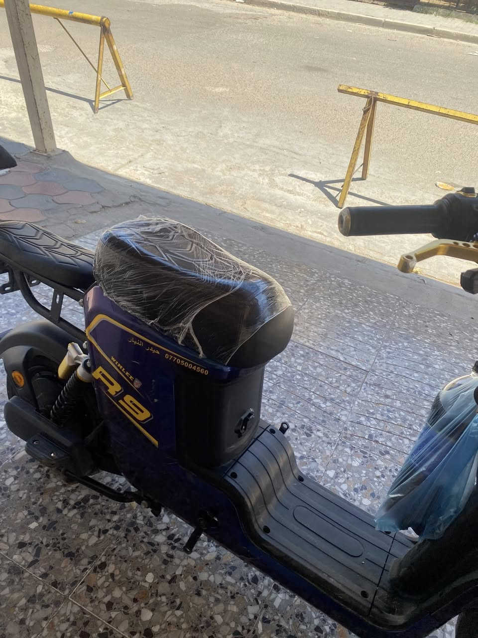 دراجه ار تسعه R9 2026
ملف 1500
خمس بطاريات 🔋32 امبير تمشيك 40كيلو   
دراجه جديد و نظيفه 
ما مستعملها هواي من المدرسه للبيت بس 
بلوتوث MP3 🎵
سرعه 109⚡️
دراجه مرغوبه و متوفره غراضها بكل مكان
شاشه نظام تحديد الاعطال 
ضوء امامي قوي عالي و ناصي. 💡 
اشاير يمين و يسار و دبل اشاره 
تاير خلفي جديد🛞
بريكات هايدروليك دسك بريك 
لون مميز 
مكاني بغداد الدورة 
تواصل ***********
