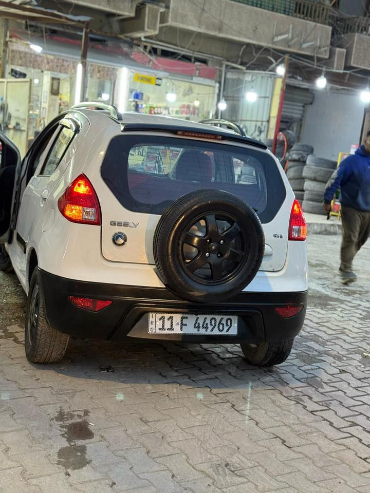 جيلي باندا كروز موديل 2013 كير اوتوماتيك تخم تاير جديد السيارة في حالة جيدة  رقم بغداد الجديد  السعر 57 العنوان بغداد رقم الهاتف ***********
