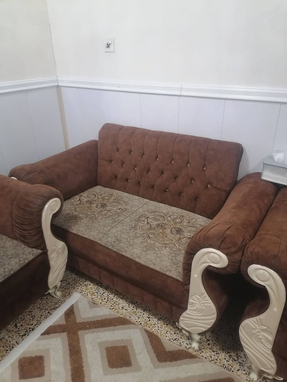 السلام عليكم تخم موديل تركي كما موضح بالصورة اني نجار مشتغلة بيدي والله حالين ابيتي التخم كل شغلة ابلوك أمريكي 19 ملم النجاجير يعرفون شنو 19 كلم يعني بلوك ثخين التخم ثكيل مينشال اقماش متر 13 الف سعرة الاسفنج اكسترة احسن سفنج بل عراق ضمان 15 سنة السعر 450 الف والله بلاش وبالعافية على الياخذة العنوان حسينية الراشدية رقم ***********
