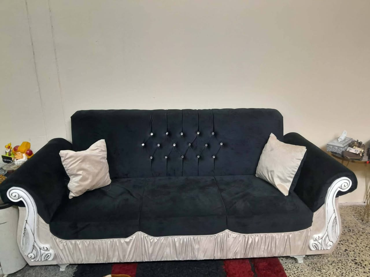 تخم 10 مقاعد نضيف جدا سعره 250 شاري يتصل ***********
