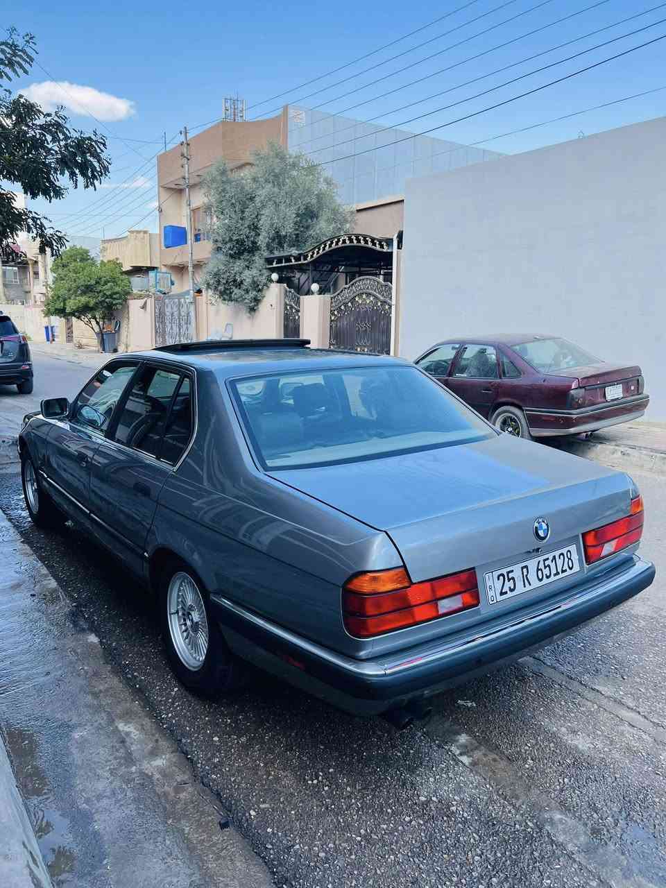 بي ام حجم محرك 744 كير اتومتيك 🕸️***********
موديلة ١٩٩٢   جكمجة  دبل ايرباك كشن جلد تبريد شغال جامات اوتو 
بيها سلايت بجم عريض سيارة كل جسمها عل بيلاد 
لون نفطي كلير عام الجمالية بدون ضرر سعرها ٨٠ ورقة 
رقم كركوك مشروع وطني بسمي لحد 2031 
مكان سيارة كركوك
