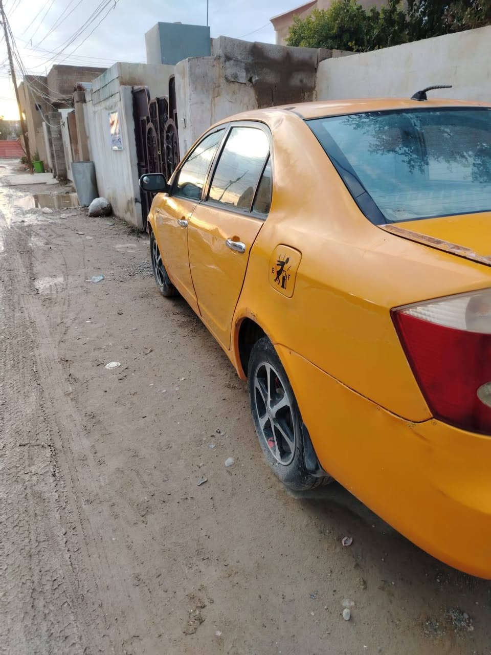 حرك1600 شبيه الكورلا كفاله عامه بيها قطعه بسيطه خياس سياره مابيها اي ضربه بلاديه رقم بغداد تخم تواير جدد باتري صدر نص عمر داخليه نضيفه المكينه بيا كازكيت حسب الاتفاق تريد عليك او علينا سعر 45وبيها مجال ***********  مكان صلاح الدين تكريت
