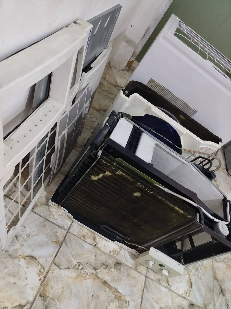@للبيع مكيف 2 طن ع فحص مكان الزعفرانيه اتصال ع رقم ‪0770 167 8432‬‏
