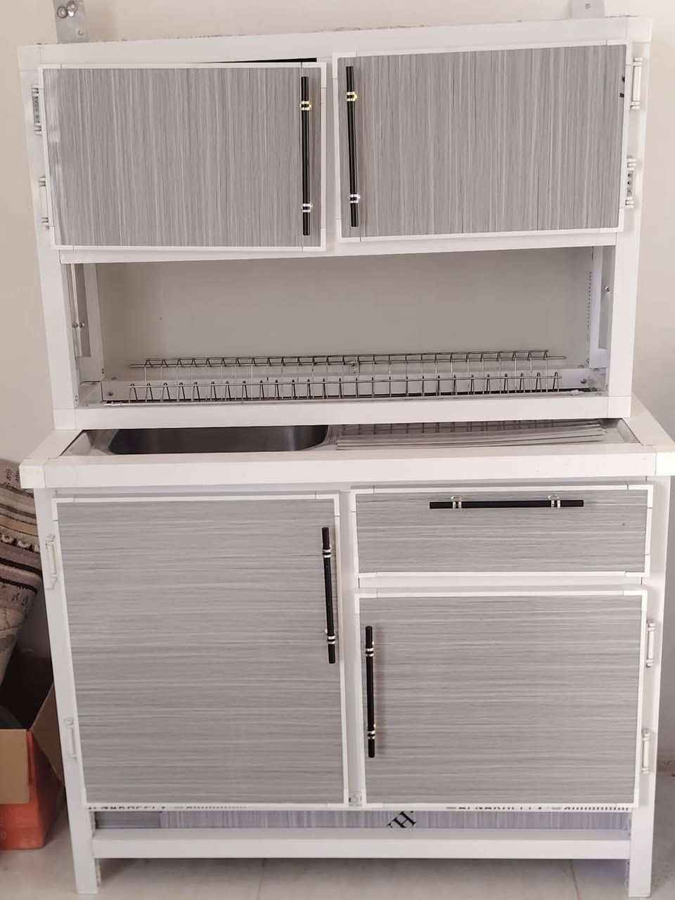 كاونتر + سنك متر بمتر للبيع ب٩٠ وبي مجال ***********
