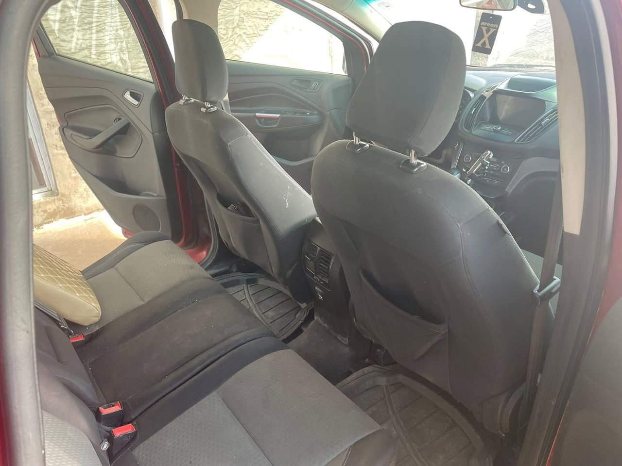 ٢٠١٩ فورد سكيب نوعية se 
ماشية ١٦٤ الف السيارة محتاجة ٢ دبل خلفي والجامة مال السايق تصعد علي الخفيف 
السيارة في حالة جيدة 
السعر ٩٥ورقه


**إذا كنت صاحب هذا الإعلان وتريد حذفه لأي سبب، رجاءا أرسل رسالة إلى الدعم الفني**