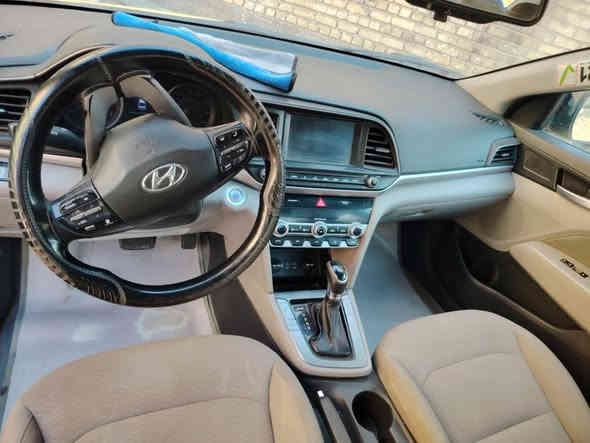 سلام عليكم 
النترا  تكسي موديل 2020 وارد امريكي
رقم بغداد انكليزي جديد وهزه جديده باتري جديد
 سياره ب اسمي تحويل ثاني يوم 
فتحه بلسكف شاشه كامره  تحكم استيرن  منظومه غاز وبانزين بيها 3 قطع السعر 128 ورقه 
مكان سياره بغداد الغزالية رقم صاحب السياره ***********
