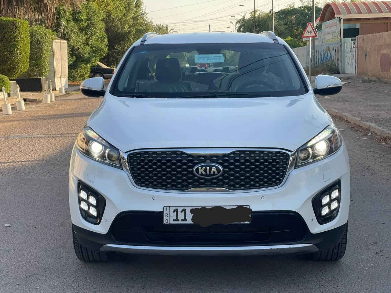 للبيع كيا سورينتو 2018 خليجي سياره مكفوله  اسورنتو معروفه محرك 6 سلندر (3.5L) ماشيه ٤٨الف جرس بل ١٢٠ كم (حقيقي) مكفولة كفالة عامة من الحادث والصبغ وجاهزة من كل شي وما تصرف عليها الف دينار  تايرات وبطارية جديدة. 
المواصفات:
- فول تحكم ستيرن 
- كراسي الأمامية كهرباء 
-كشنات جلد 7 مقاعد
- تدفئة / تبريد 3 قطع 
- مثبت سرعة 
- مري شفط 
- صندوق كهرباء
- شاشة ابل كاربلاي - Apple CarPlay
- نظام ترحيب 
- داخل نضيف جداً
- اوتو هولد
- ٤ وضعيات قيادة 
-ردار امامي وخلفي وجوانب 
- حساسات امامي خلفي
مكان سياره. بغداد
وبعد بيها هواي مواصفات ما مذكورة. 
لاستفسار تصال على الرقم 
 زراك اليت المامي زنون 
كامرة دوارة محرك كير ماء مفتوح عله وضع شركه ماء متواجد عل نت تصل عله رقم 
*********** / ***********

