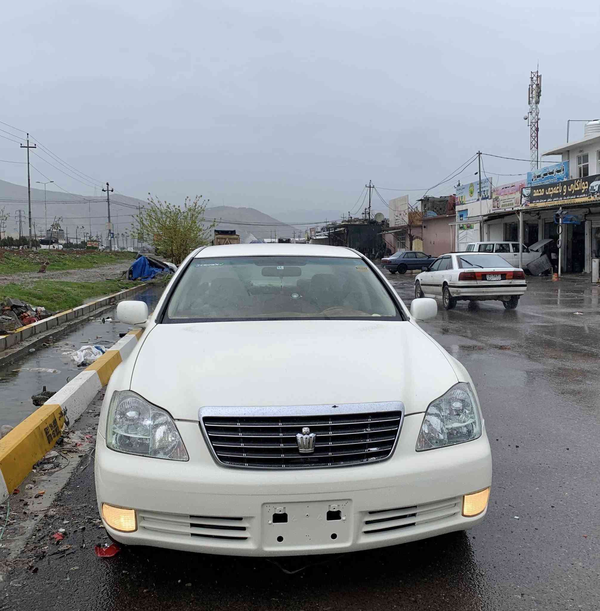 رۆیال ٢٠٠٥ #بڕاوە بچووک بە بچووک 
٣ دووگمە  پەردە 
گێر  مەکینە ئەکسل بەشەرت 
ناو زەرد سوکان فۆرمیکا 
بەسمە مەزبووت 
تعدی سرعە 
تەحەکوماتی سەر سوکان هەمووی  ئیش دەکات 
تەبرید سارد و گەرم مەزبووت 
سوکانی بۆشی نیە 
ناو زەرد 
سەقفی وەک شوشەیە 
پشت و پێش کەپس  
کەڤەر گۆراو دەعم بەشەرت 
برێکی تەنها عەیاری دەوێت سیمیشی لەسەرە 
بۆ سعر یا تەلەفون بکە یا نامە بنێرە سەیارە مالانە هی مەعرەز نیە  
ژم *********** شوێن #حاجیاوا رانیە
