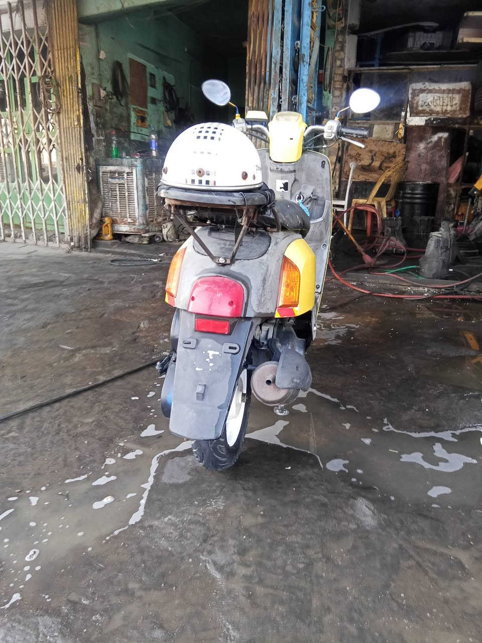 السلام عليكم ماكس بوليسي كفاله عامه الدراجه فول ملاح شلعه ومعدل خير من الله مكينه اذا مفتوحه تاخذها ابلاش ترايك وين متريد روح بيها دهن قبل يومين بدلته امزويل رقم *********** المكان بغداد الدوره ابو دشير متواجد رقم و واتساب
