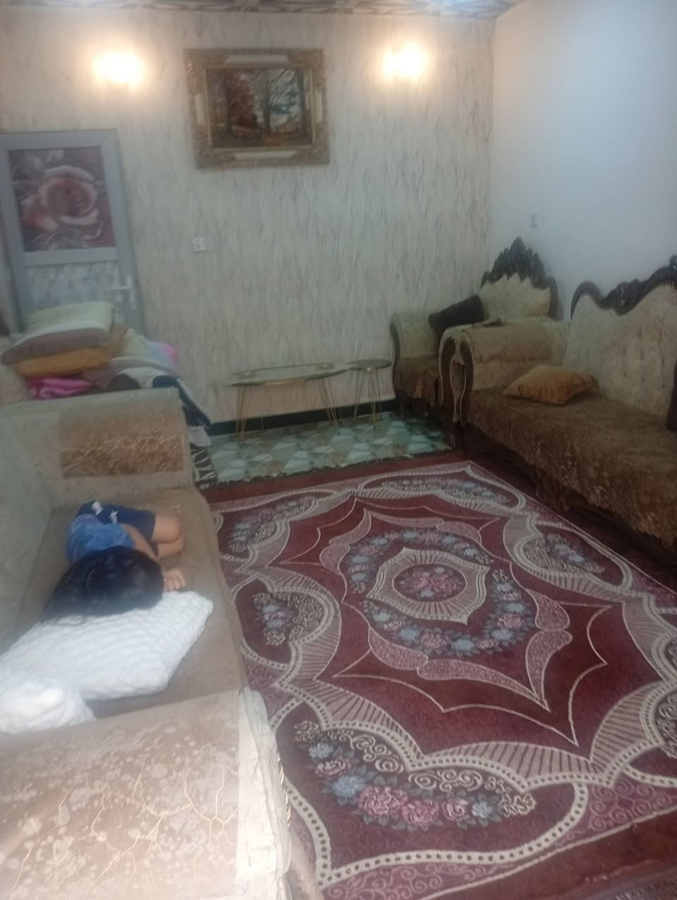 دار للبيع زراعي عقد ٣٥ بغداد جسر ديالى شارع الخدمي العريفيه مقابل جامع المهيمن مساحه ١٠٠ طابق اونص غرفتين او مخزن صاله مطبخ استقبال كامل الخدمات مي كهرباء مجاري تبليط ***********
