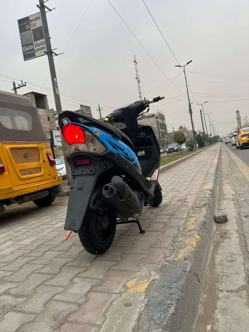 السلام عليكم ماكس عدله مال رمبه صار فتر من نزلته وهسه عتازيت ومضايق كلش واريد ابيعه كله جهازه ومناقصه شي وقبل فتره بدلت تايرات مال باله اصليات كلشي شغال كهربائيات مكينه برغي ممطخوخ بيه مكينه بلاد خرسه متسمع اله صوت دراجه مال بيت يعني مراكضه 
ورايده ب550وكلش مستعجل 
عنواني بغداد الشعب شارع الصحه 
***********
