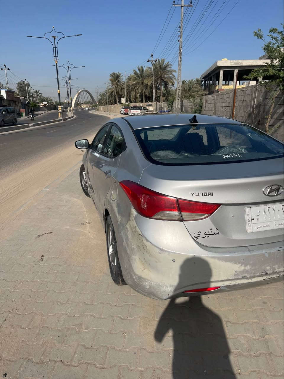 السلام عليكم هونداي افانتي مديل 2012 السياره وارد كوري يعني ما اكفلك البدي من الصبغ السياره بيها طخه بسيطه بالبنيد اكفلك الشواصي والعيب الشرعي و اصوليات السياره مكينتها توها مجفته تجفيت مضبوط وكير مالتها نعمه من الله وحداديه اماميه جديده وتايرات جدد هستوني شادهن حتى السبير جديد وسياره توها صاعده هزه يعني معاملتها ما تعبك من داور بس تحول باسمك 
السياره بيها حساسات 4خلفيه 
وكامراه اماميه وخلفيه 
وشاشه بالمرايه الوسطيه تعرض الك نضام كار بلي واندرويد اوتو
وتحكم بالستيرن
ونضامين قياده ECO و نورمل 
السعر 87 وبي مجال للشراي 
*********** البصرة, العراق
