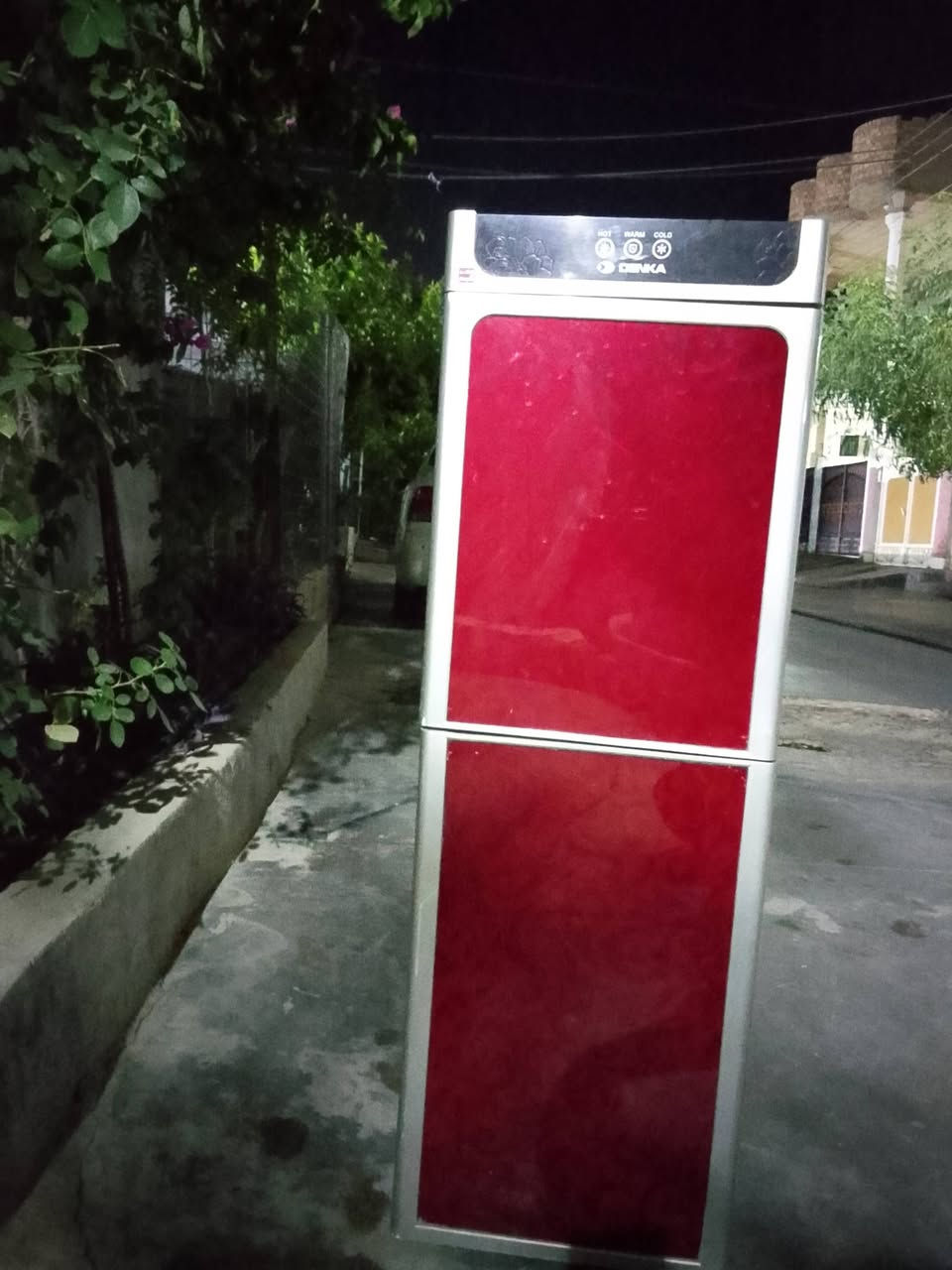 بۆ فرۆشتن حەزت لێی بووو جەرەس بکە تا بڵیی جوان و پاکە
***********
