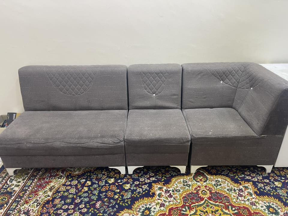 السلام عليكم ديوان للبيع مع الكراسي نضيف جدا السعر ٣٥٠
بابل حي الامام علي قرب المستوصف 
***********
