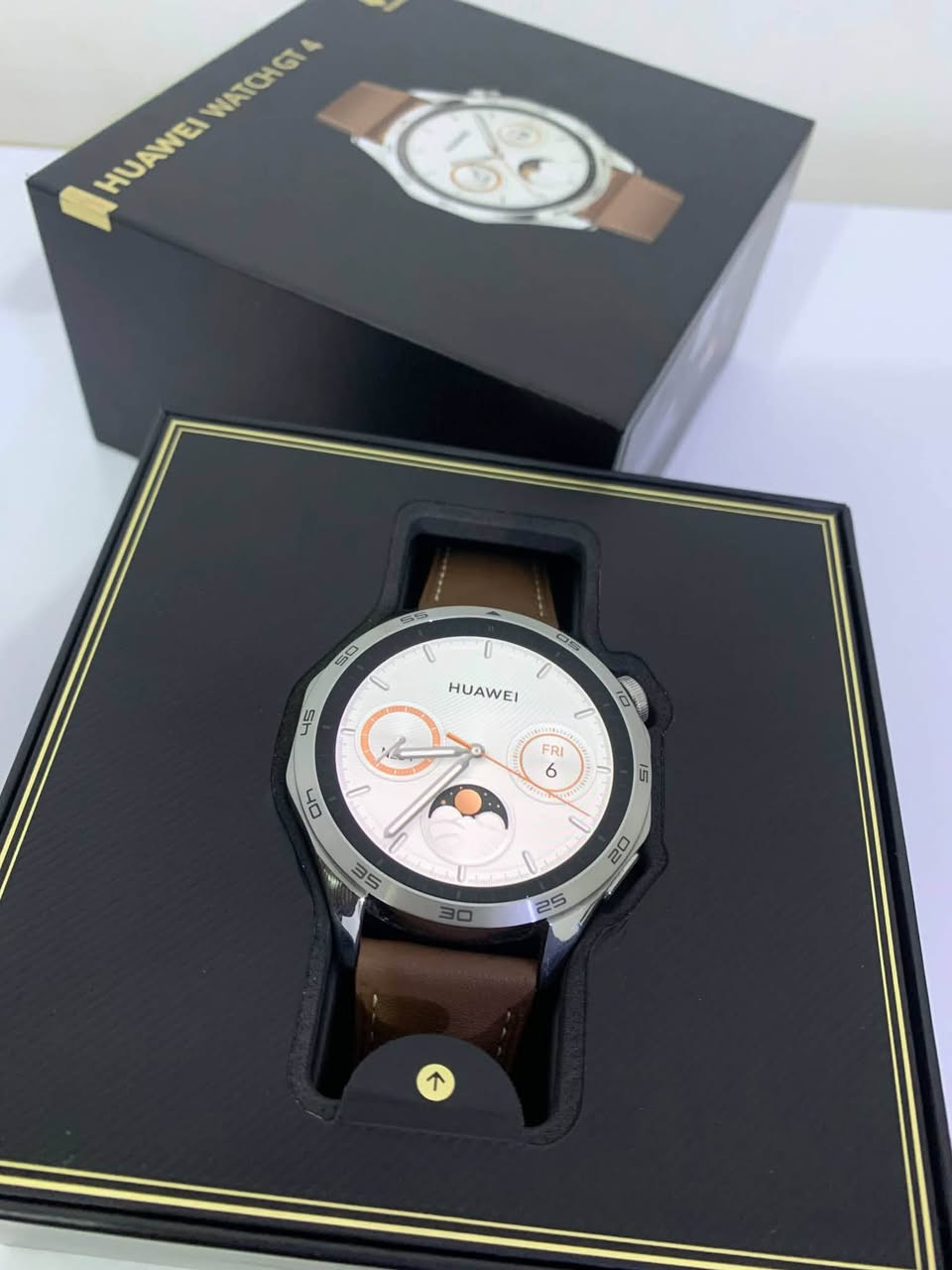 ⌚ للبيع | Huawei Watch GT 4 (46mm)
✅ الموديل: Huawei Watch GT 4
✅ رقم الطراز: PNX-B19
✅ المقاس: 46mm
✅ اللون: فضي مع سوار جلدي بني
✅ شاشة AMOLED عالية الدقة
✅ مكالمات عبر البلوتوث
✅ قياس نبضات القلب ونسبة الأوكسجين SpO₂
✅ تتبع النوم والنشاطات الرياضية
✅ بطارية تدوم حتى 14 يومًا
✅ مقاومة للماء
✅ مع العلبة الأصلية والشاحن

📦 الحالة:أوبن بوكس بعدها لوك.
💰 السعر: 275 الف وبيها مجال شوي(الجديدة تنباع ب340 الف)

للاستفسار أو الشراء خاص


**إذا كنت صاحب هذا الإعلان وتريد حذفه لأي سبب، رجاءا أرسل رسالة إلى الدعم الفني**