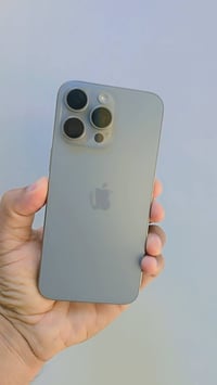 15 برو ماكس بيع او مراوس سعر مناسب اتصال او واتساب 07813414546
