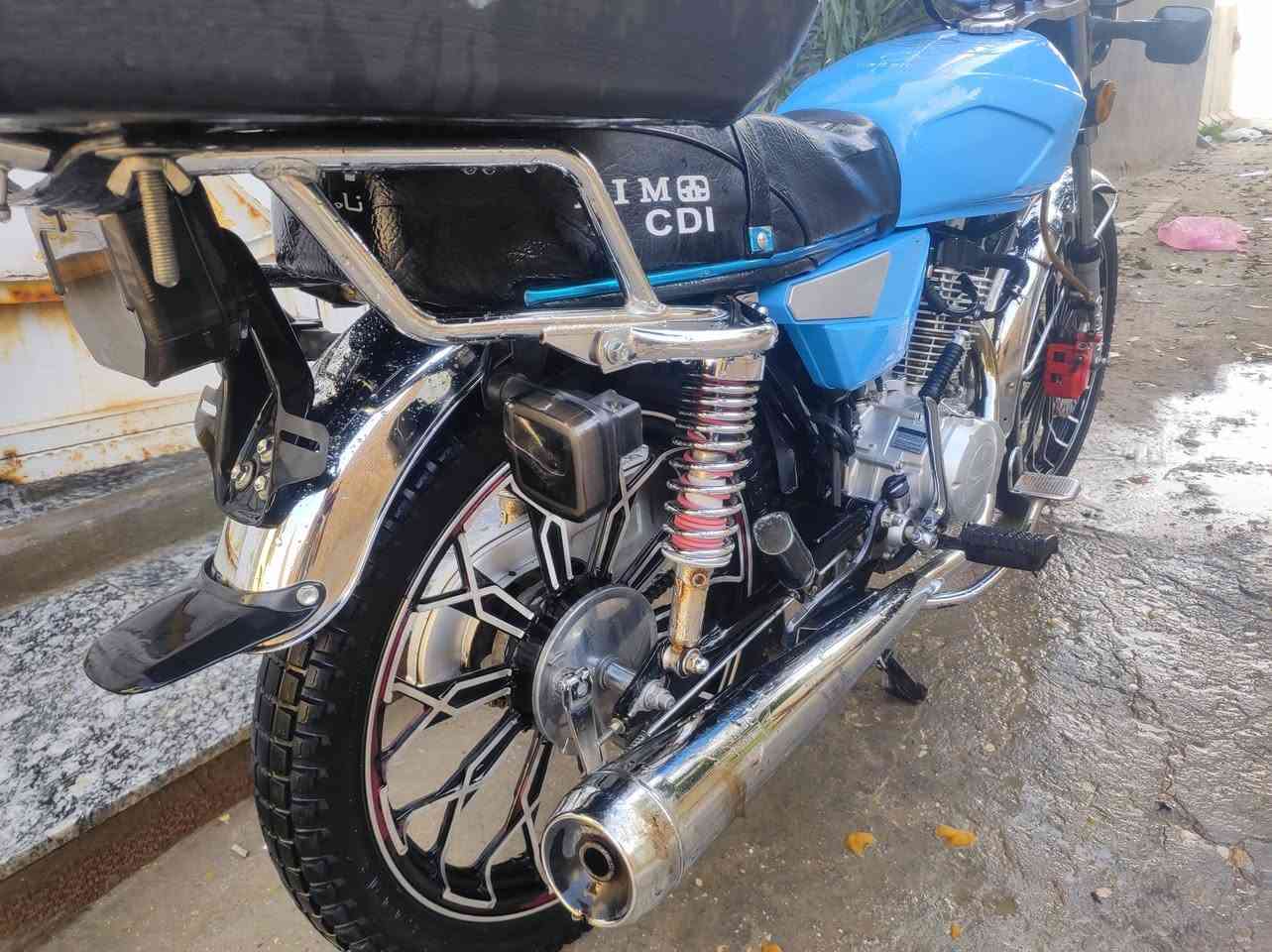 سلام عليكم دراجه سونك للبيع   كلشي شغال اشاير / بك لايت / هورن / محرك ما مفتوح دراجه نضيفه وكلشي شغال وسعر خاص 
 
 وهاذا رقم ***********   ناصرية مركز
