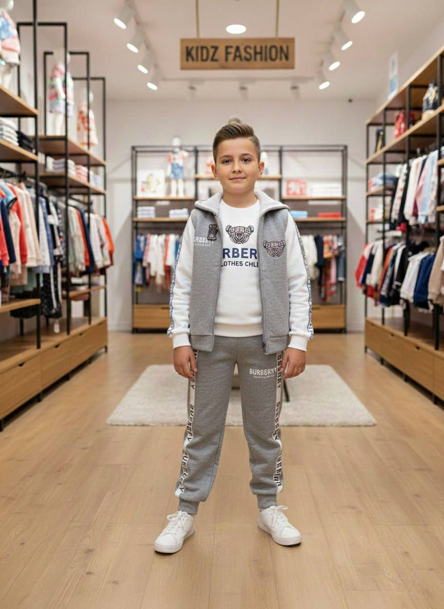 جديدنااااااااا وصل 😍 😍 
 تراك ولادي 3 قطع مبطن درجه اوله
شرط الفحص أمام المندوب 
غسل ولبس 
  قياسات 4-12 سنه
للطلب خاص او واتس اب ***********
متوفر خدمة توصيل لكافة محافظات العراق 🚗 🚗
