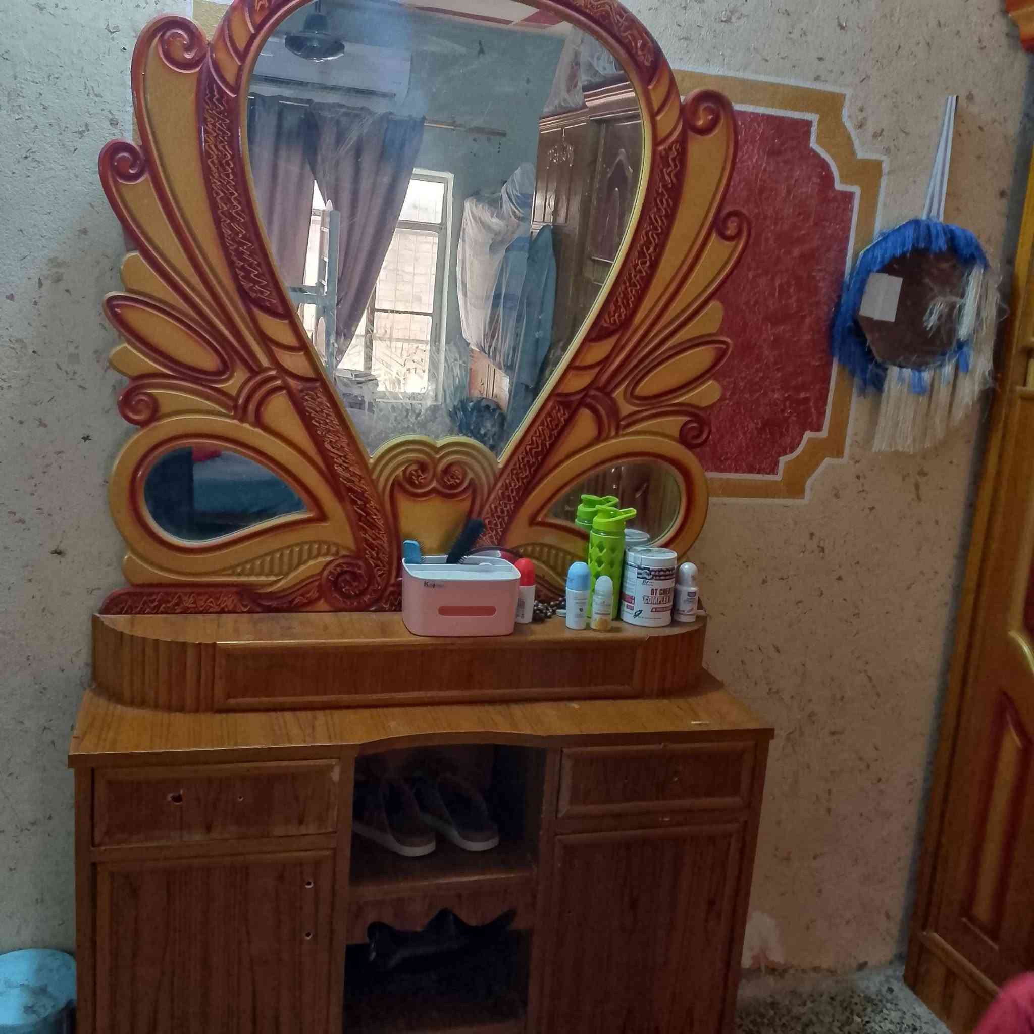 السلام عليكم غرفه للبيع استعمال قليل بسعر مناسب ب600وبيه مجال للاستفسار على هذا الرقم
***********
