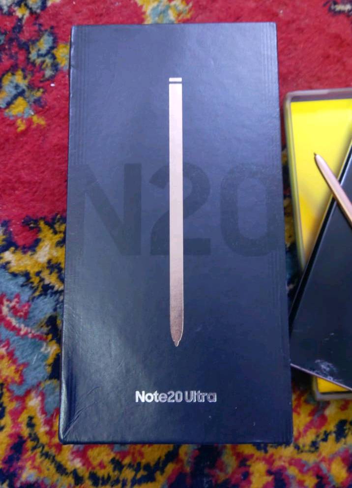 السلام عليكم

جهاز نوت 20 الترا 5g شرق اوسط دبل شريحة الجهاز نضافة 90% مكفول مامبدل بي اي شي كلة اصلي بس بي خط بل شاشة طاح مني واكسرت الشاشة شوي من جوة وصار بي خط ومامأثر على الشاشة او على اللمس ابد  وملحقاتة كارتون مالتة الاصلي وواير مالتة الاصلي وكفر السعر 300 وموجود توصيل الشراي يراسلني وبلخدمة وشكرا… 
