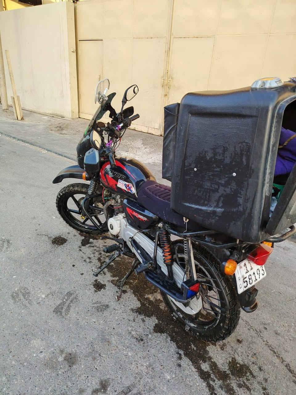 بوكسر 23  بالسنوية 22
بيها زنون مرعب
الدراجة خيرر من الله تجفيت الوكالة بعدهي بالضمان شلعه ومعدل تشك الكاع كاملة الدراجة عوزها سايق 2300 بيها مجال 
 فقط واتس واتصال 
*********** 
مكاني المشتل
