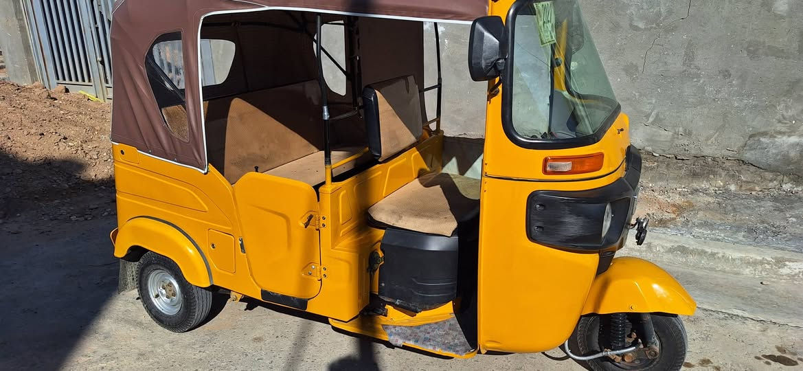 تكتك للبيع موديل 21 شهر 3 اوراق بسمي وكيله شاكر تكتك مصبوغه للجماليه محرك مكفول لا تنقيص ولا تبخير للستفسار اتصل ***********
