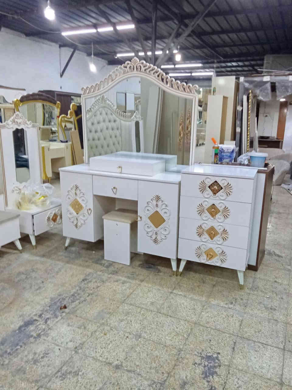 غرفه ملكي تسع قطع نظافتها 100 بل 100 

صبغ حراري تركي الاصلي 

شد ونقل كامل داخل الموصل 

اي استفسار ع واتساب 

نستقبل الغرف التركي المستعمل او معارضه 

***********
***********
