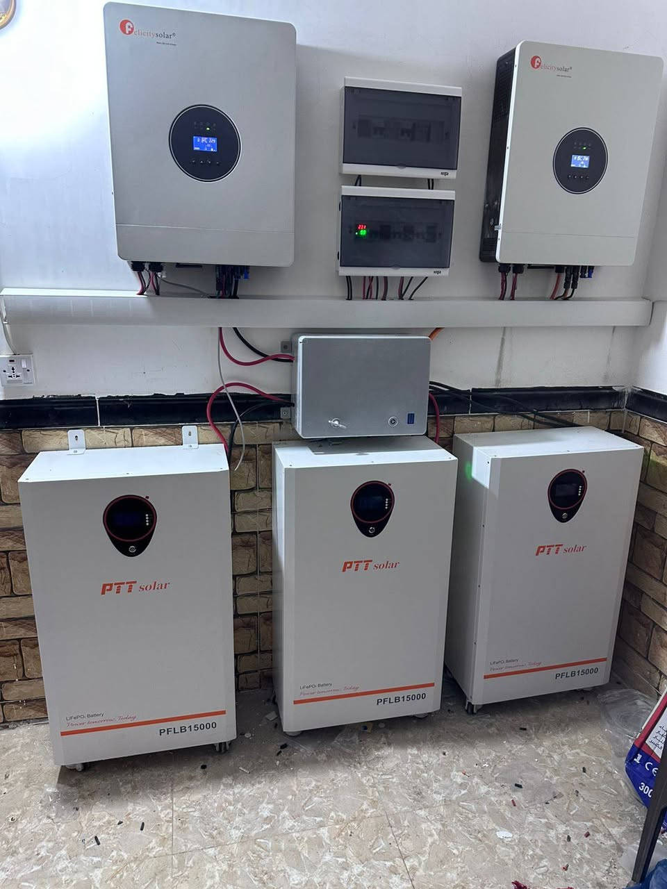 اليوم الجمعة الموافق 09/01/2026
تم بعون الله إكمال نصب وتشغيل منظومة للطاقة الشمسية في قضاء #مندلي
تجهز 52 أمبير نهارا  50 أمبير ليلا وتتكون المنظومة من:-
1-ألواح شمسية عدد 26  قدرة اللوح الواحد 620 واط
2- بطارية نوع ليثيوم عدد 3 قدرة البطارية 15 كيلو واط
3- أنفيرتر عدد2  قدرة الأنفيرتر 8 كيلو واط
4- بورد خاص بالمنظومة متكامل الحماية
5- هيكل حديد مغلون مقاوم للصدا

#ملاحظه: لانعمل ببطاريات التجميع الرديئة. 

بإدارة عمر ياسين 
وحسن سالم
للأستفسار أكثر الأتصال او مراسلة الأرقام  التالية. ‏
0771 206 0460  
***********
