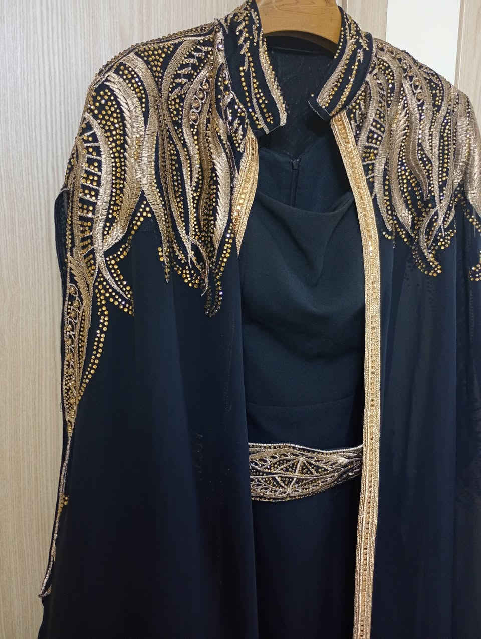 بنات هذا لفستان للبيع والله مملبوس ابد بينصل قياس 46 وفوكاه هذا لبشت وياه حزام اخذته ب 100اريد ب50 وبي مجال


**إذا كنت صاحب هذا الإعلان وتريد حذفه لأي سبب، رجاءا أرسل رسالة إلى الدعم الفني**