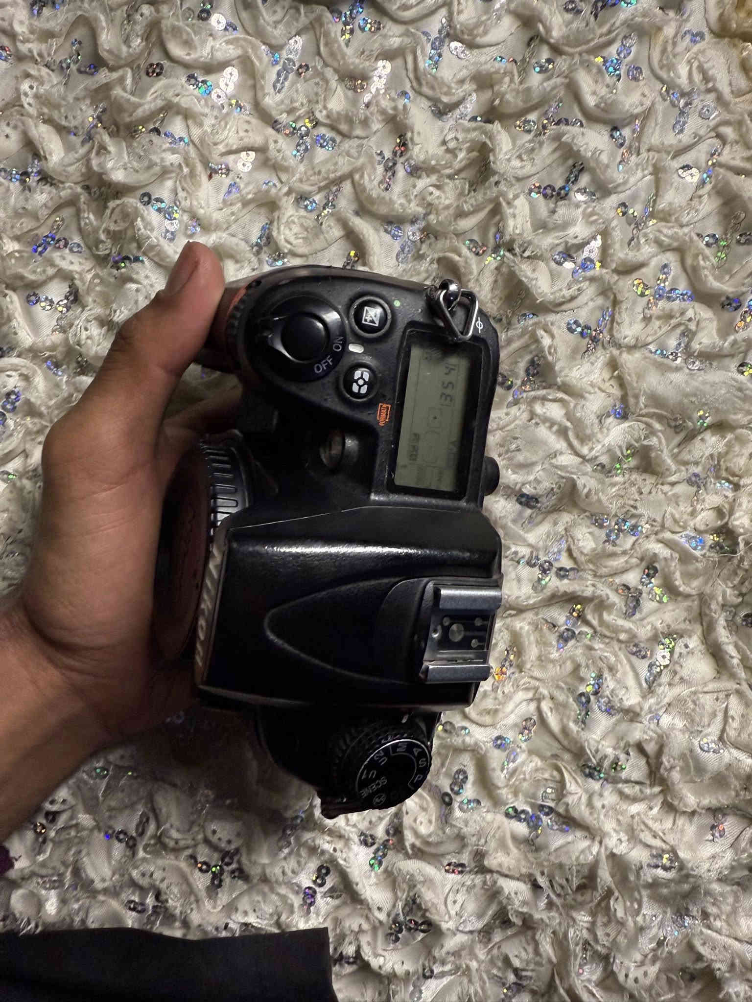 نيكون 7000Dنضيفه كلش وياها عدستين 18-55ولثانيه 70-300يشتغل فوكس بطاريتين رام شاحنه جنطه تحويله حزام  جيلاتين  سعر 450وبيها مجال مكاني نجف توصيل ماعندي *********** لاستفسار
