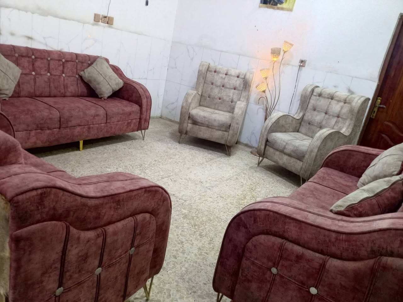 تخم تكمه نظيف جدا 10مقاعد ب225الف وبي مجال المكان الوشاش ***********يوجد توصيل بكروة  يوجد واتس اب
