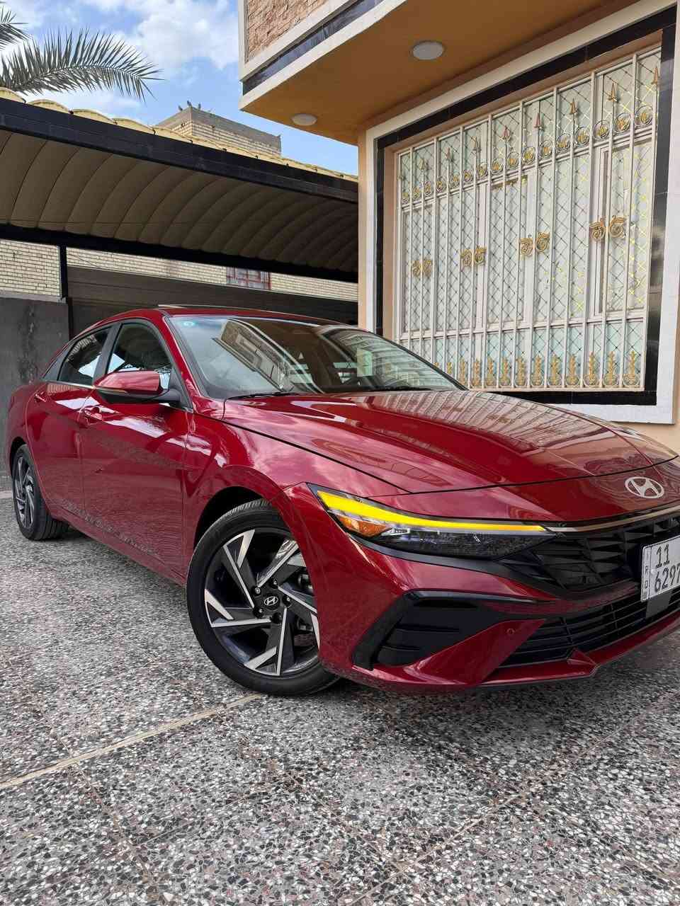 .النترا موديل 2024 لمتدد فول مواصفات الأخير اعلى مواصفات ب الالنترا 
. المواصفات ………..
1 فتحه سقف اسلايت
2 بصمه تشغيل عدد ثنين 
3 بصمه أبواب 
4 تشغيل عن بعد 
5 رادار امامي وخلفي 
6 لد داخلي 64 لون متغير 
7 كشنات جلد داخل ابيض 
8  كشن كهرباء ⚡️
9 كشنات تدفئه 
10 تبريد منفصل 
11 شحن لاسلكي 
12 سستم سماعات BOSE
13 رادار جانبي 
14 ويلكب كروم بلادي 
15 لايتات عدسه 
16 تحديد مسار 
17 مثبت سرعه 
18 وقوف ذاتي 
19 مانع اصطدام 
20 شاشه ثلاث انضمه (سمارت - نورمال-سبورت) 
21 شاشه دجتال متصله 
22 كامره اماميه + خلفي 
23 كامرات محيطيه بلمري 4 كامرات 
24 ألون ماروني
25 ماشيه 17 mi 
السياره كلين بدون قطره صبغ البنيد مصلح بارد شبر فقط 
مرقم بغداد بسمي مكاني بغداد 
الاتصال ***********
صور الحادث مرفقه بل منشور
