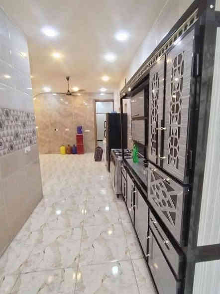 السلام عليكم  بيت للبيع بداية هورجب خمس دقائق على الدوره شارع 60 البيت صاير مجمع ارض النخيل الثاني وره المحطه الأرزاق المنطقه كاملة  من كل شي سند 25 اصولي قرار قاضي  مي انترنيت شوارع مبلطه عرض الشارع 12متر سحب ذهبي  96 متر جبهه 6وربع
نزال 16 طابق ونص بناء طابوك يحتوي على غرفتين نوم الطابق الارضي استقبال ومطبخ مفتوح على الصاله كما موظح بل الصور وغرفة نوم والخدمات أما الطابق الثاني غرفة نوم سويت البيت بي سطحين شتايكر كامل الفوك والجوه  السعر 90 وبي مجال  علما اني صاحب البيت ملاحظه 🌹 الجوارين ذهب  سبب البيع ظرف خاص   اتصل على الرقم ***********واتساب
